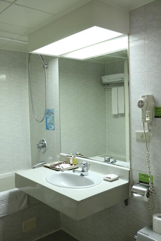 King'S Town Hotel Kaohsiung Esterno foto